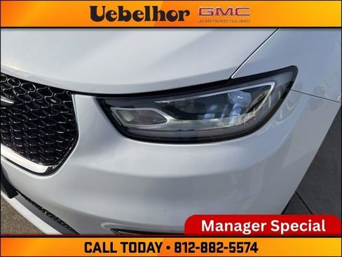 Used 2024 Chrysler Pacifica Touring-L image 15