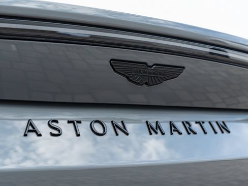 Used 2025 Aston Martin V8 Vantage Coupe RWD image 8