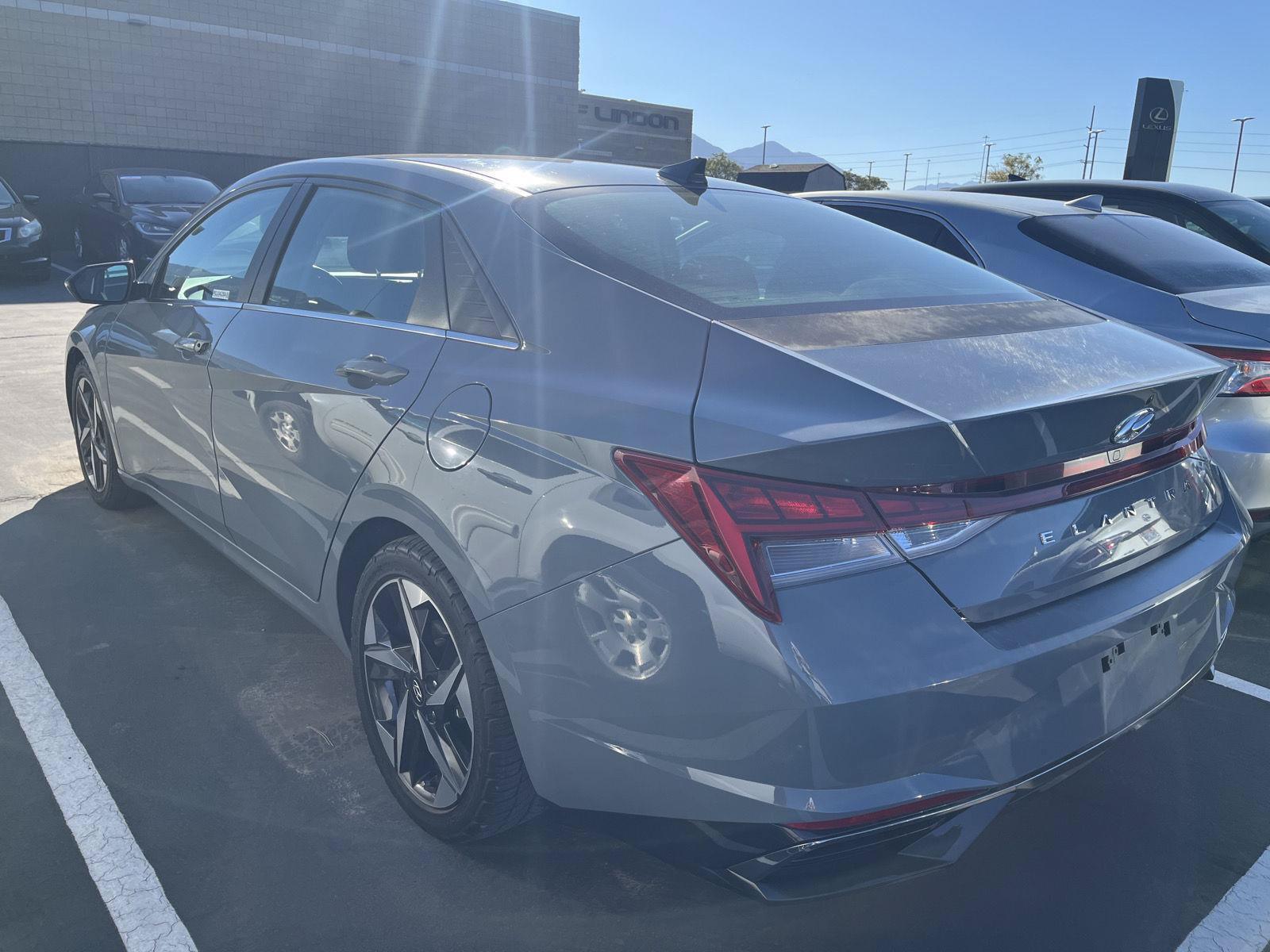 Used 2021 Hyundai Elantra SEL w/ Convenience + Premium Package FWD image 5