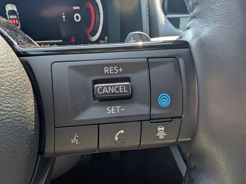Used 2024 Nissan Rogue SL AWD/4WD image 9