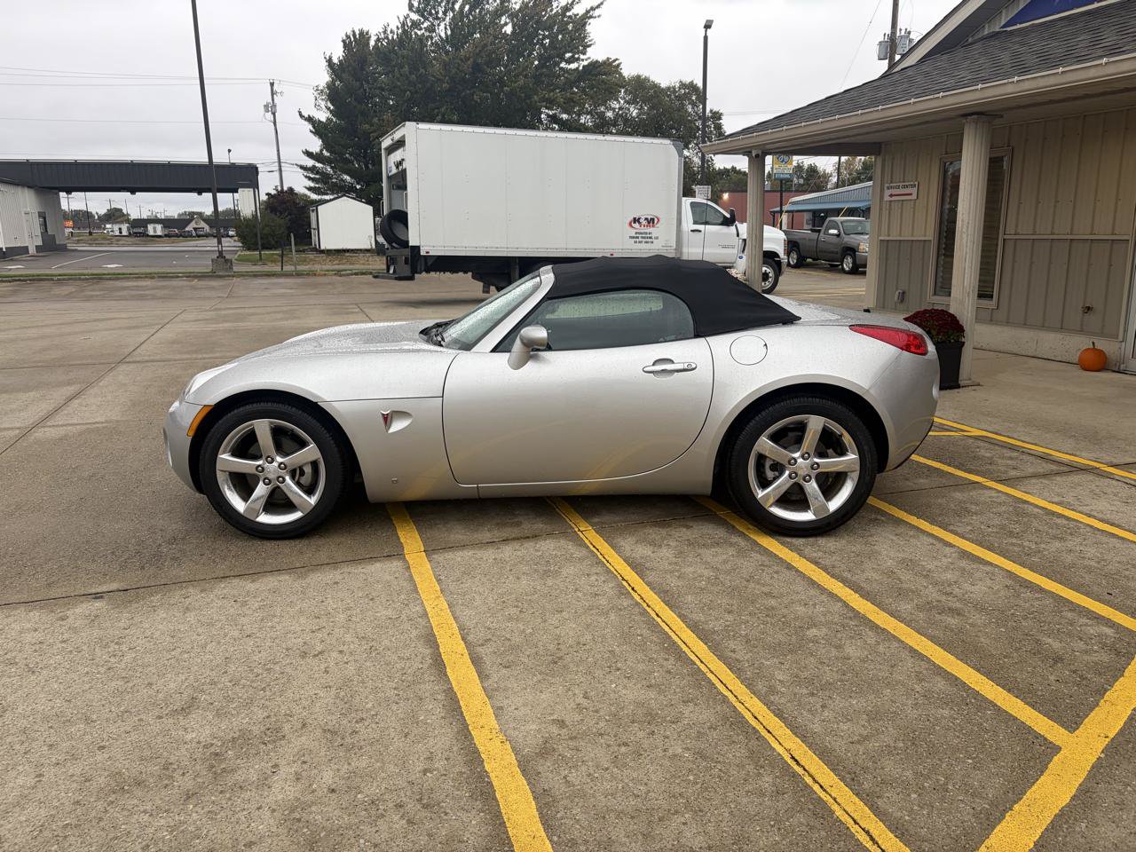 Used 2006 Pontiac Solstice Convertible w/ Power Package RWD image 4