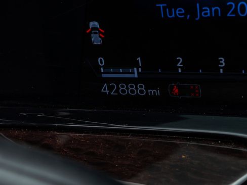 Used 2023 Cadillac Escalade ESV Sport Platinum image 17