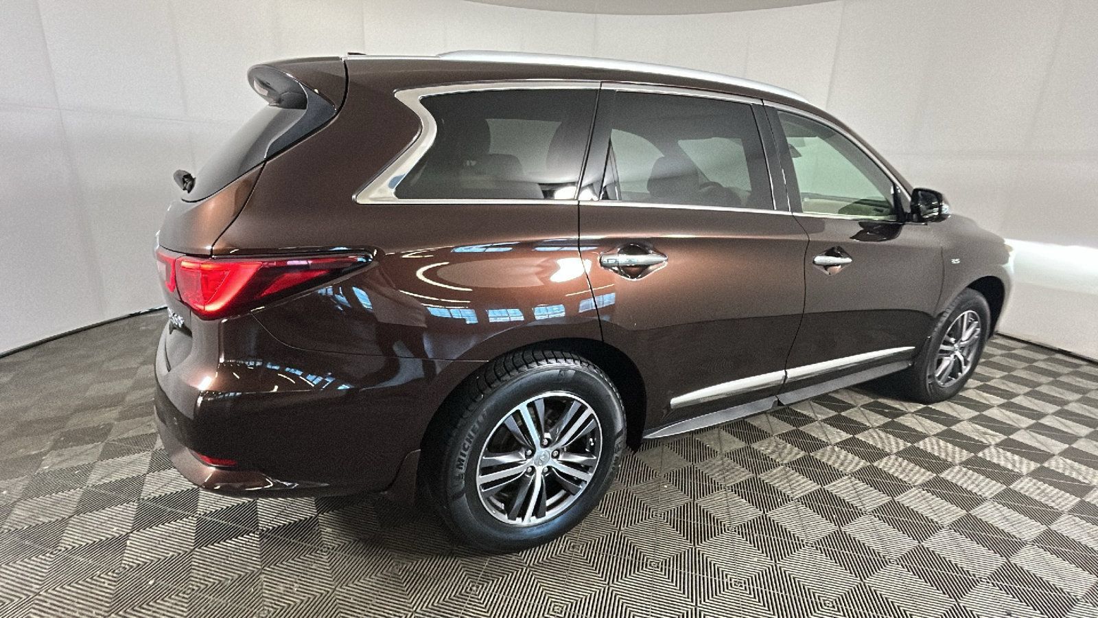 Used 2019 INFINITI QX60 Pure AWD/4WD image 2