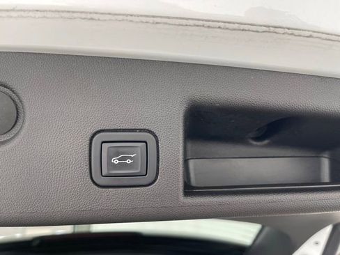 Used 2022 Chevrolet Equinox Premier FWD image 46