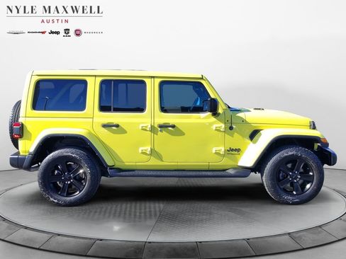 Used 2022 Jeep Wrangler Unlimited Sahara image 16