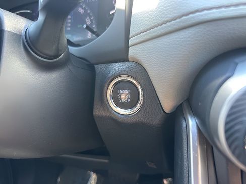 Used 2019 Toyota RAV4 Limited image 23