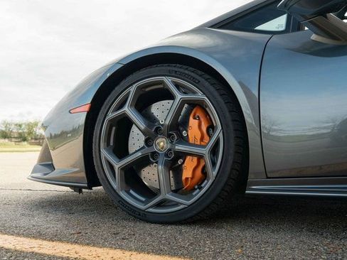 Used 2024 Lamborghini Huracan EVO image 38