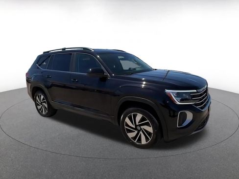 Used 2026 Volkswagen Atlas SE FWD image 2