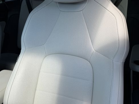 Used 2024 Porsche Macan 4 Electric image 5