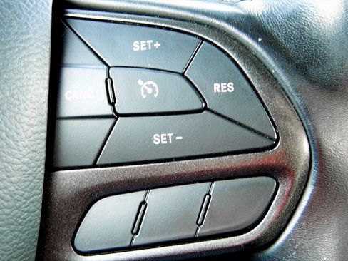 Used 2022 Dodge Charger SXT image 13