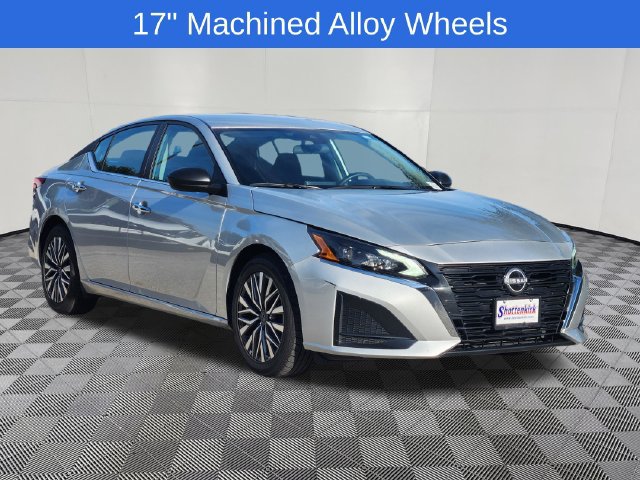 Used 2025 Nissan Altima 2.5 SV FWD image 3