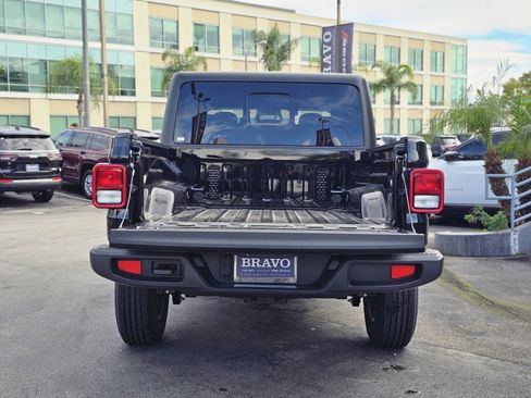 New 2026 Jeep Gladiator Sport image 7