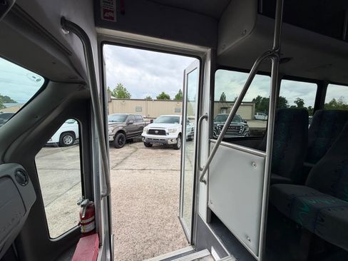 Used 2016 Ford E-450 and Econoline 450 Super Duty w/ Shuttle Bus Prep Package RWD image 16