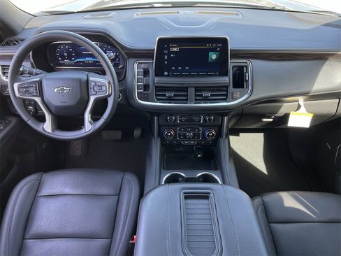 Used 2024 Chevrolet Suburban Z71 w/ Luxury Package image 8