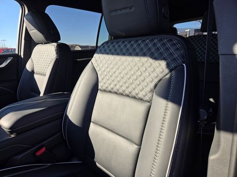 Used 2025 GMC Acadia Denali image 16