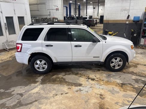Used 2008 Ford Escape XLT image 2