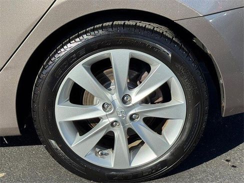 Used 2013 Hyundai Accent GLS w/ Premium Pkg image 7