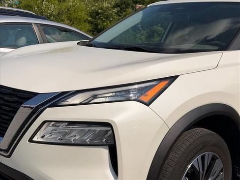 Used 2023 Nissan Rogue SV AWD/4WD image 4