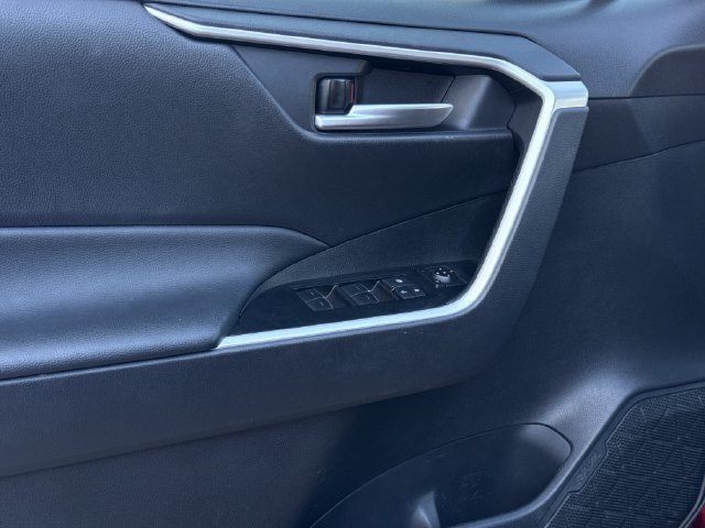 Used 2025 Toyota RAV4 XLE FWD image 25