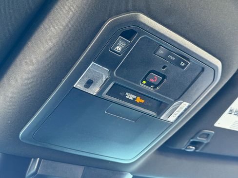 Used 2025 Toyota Tundra Limited image 34