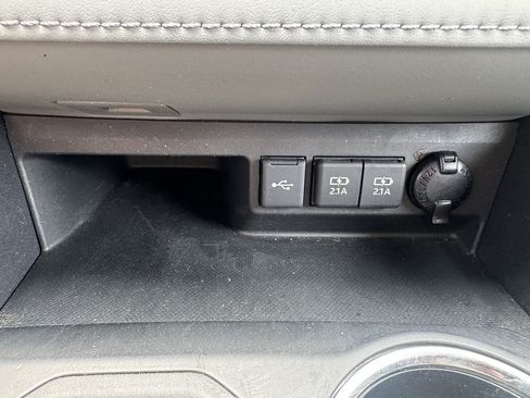 Used 2021 Toyota Highlander XLE AWD/4WD image 21