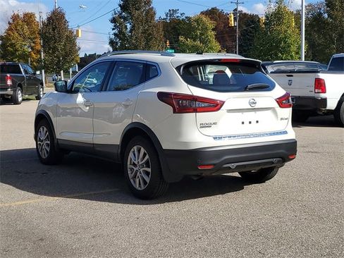 Certified 2022 Nissan Rogue Sport SV image 3