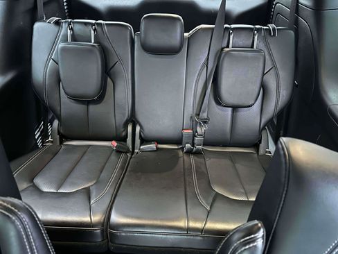 Used 2024 Chrysler Pacifica Limited image 10