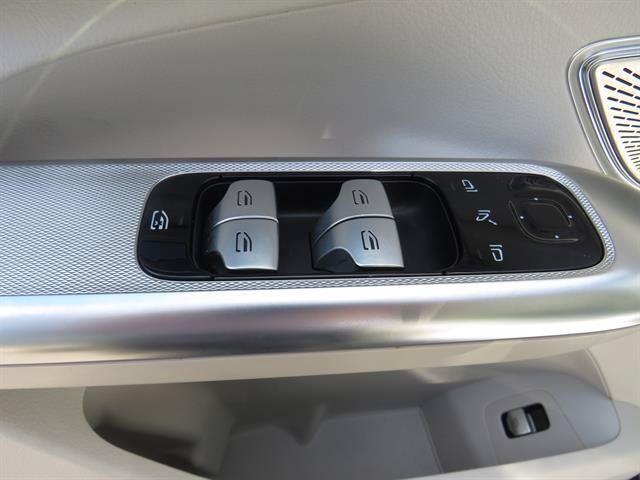 Certified 2023 Mercedes-Benz EQE 350+ 4MATIC SUV w/ Exclusive Trim Package image 19