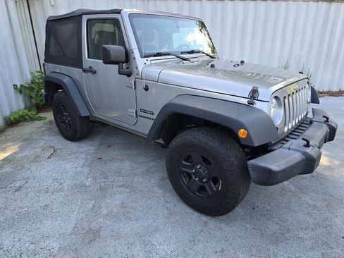 Used 2017 Jeep Wrangler Sport w/ Connectivity Group image 7