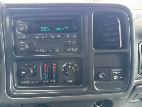 Used 2005 GMC Sierra 2500 SLE w/ Snow Plow Prep Package image 29