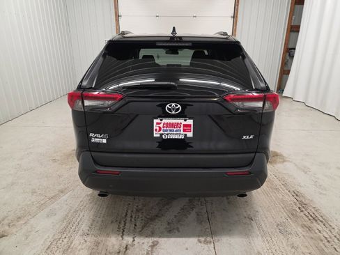 Used 2021 Toyota RAV4 XLE image 4