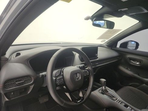 Used 2025 Honda HR-V Sport image 12