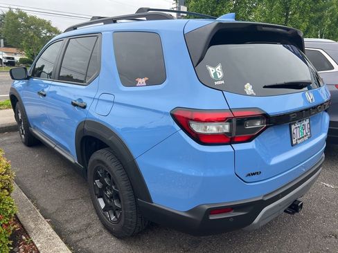 Used 2023 Honda Pilot TrailSport image 6