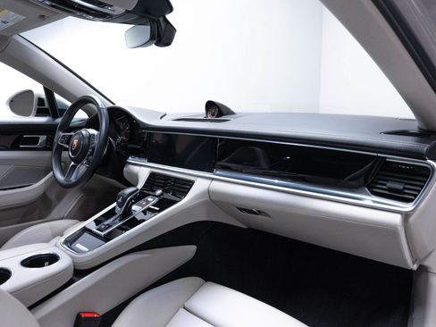 Used 2019 Porsche Panamera 4 AWD/4WD image 31