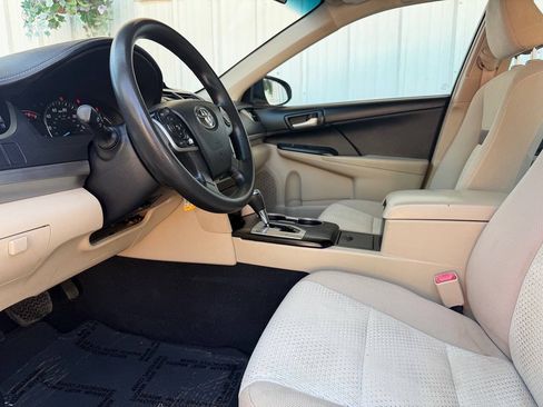 Used 2014 Toyota Camry LE FWD image 11