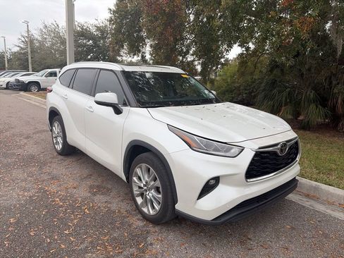 Used 2023 Toyota Highlander L image 4