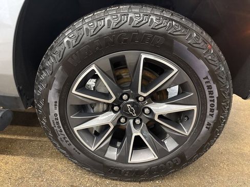 Used 2023 Chevrolet Tahoe Z71 w/ Luxury Package image 9