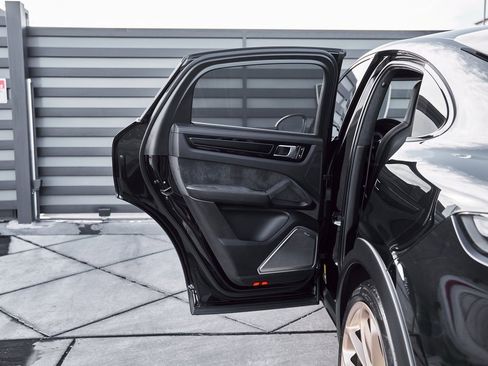 Used 2023 Porsche Cayenne Turbo GT image 34