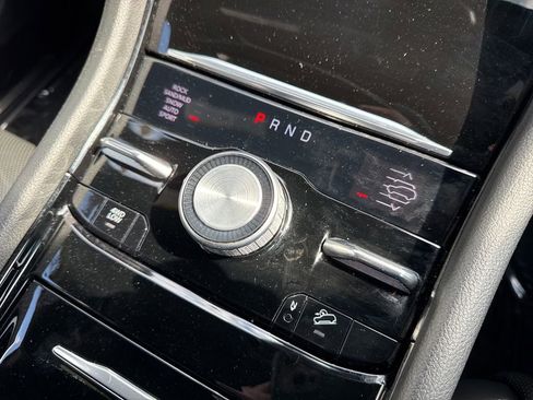 Used 2023 Jeep Grand Cherokee Overland w/ Luxury Tech Group IV AWD/4WD image 37