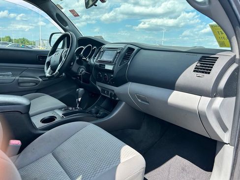 Used 2015 Toyota Tacoma PreRunner w/ Convenience Package RWD image 12
