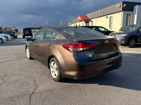 Used 2018 Kia Forte LX image 9