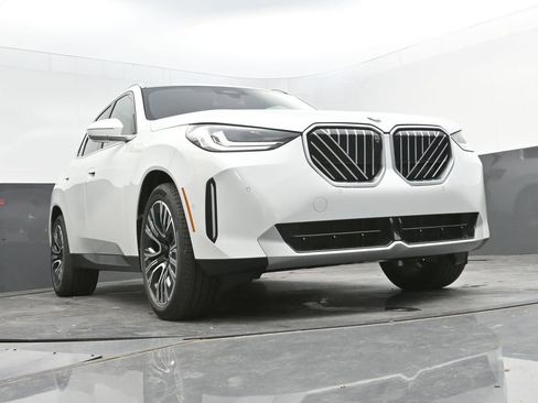 Used 2025 BMW X3 xDrive30i w/ Premium Package image 47