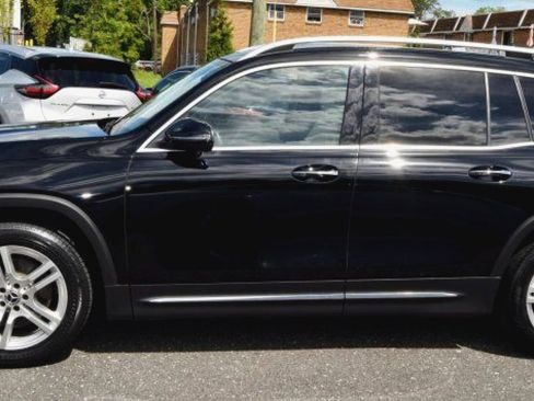 Used 2020 Mercedes-Benz GLB 250 4MATIC w/ Premium Package image 5