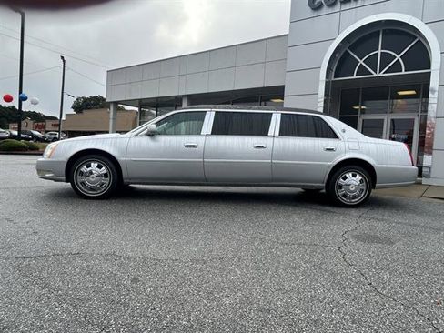 Used 2011 Cadillac DTS Limousine image 4