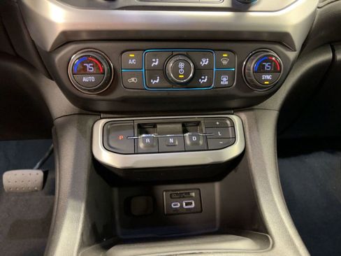 Used 2021 GMC Acadia SLT image 16