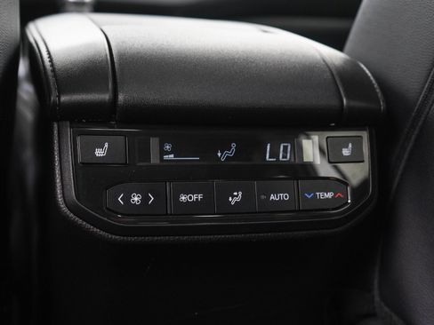 Used 2024 Toyota Highlander Platinum AWD/4WD image 17