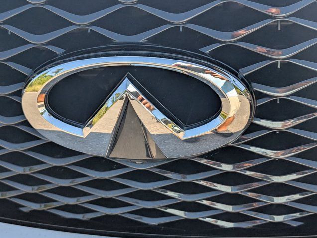 Used 2022 INFINITI QX80 Premium Select w/ Cargo Package AWD/4WD image 3