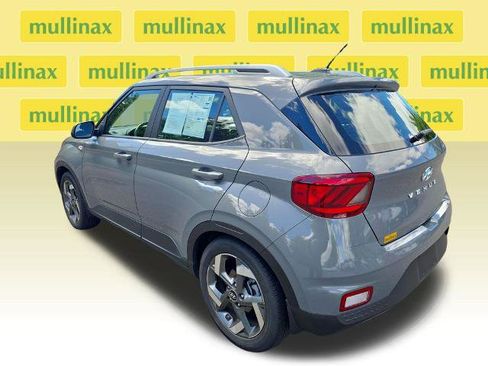 Used 2023 Hyundai Venue SEL FWD image 12