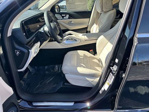 New 2026 Mercedes-Benz GLS 450 4MATIC image 9