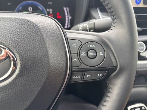 Used 2025 Toyota Corolla SE image 13